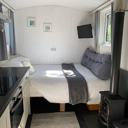 Tides Reach, Deluxe Shepherds Hut 1, 100M From The Beach Saint Merryn Exteriér fotografie