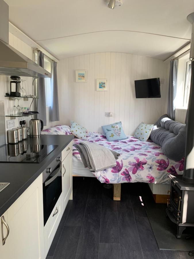 Tides Reach, Deluxe Shepherds Hut 1, 100M From The Beach Saint Merryn Exteriér fotografie
