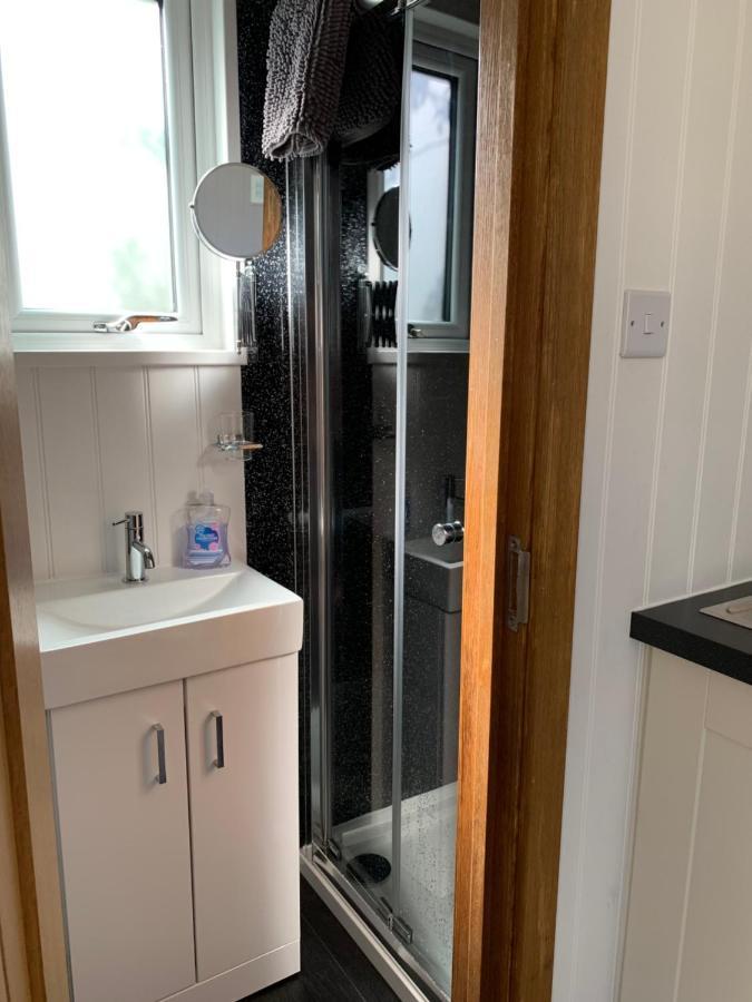 Tides Reach, Deluxe Shepherds Hut 1, 100M From The Beach Saint Merryn Exteriér fotografie